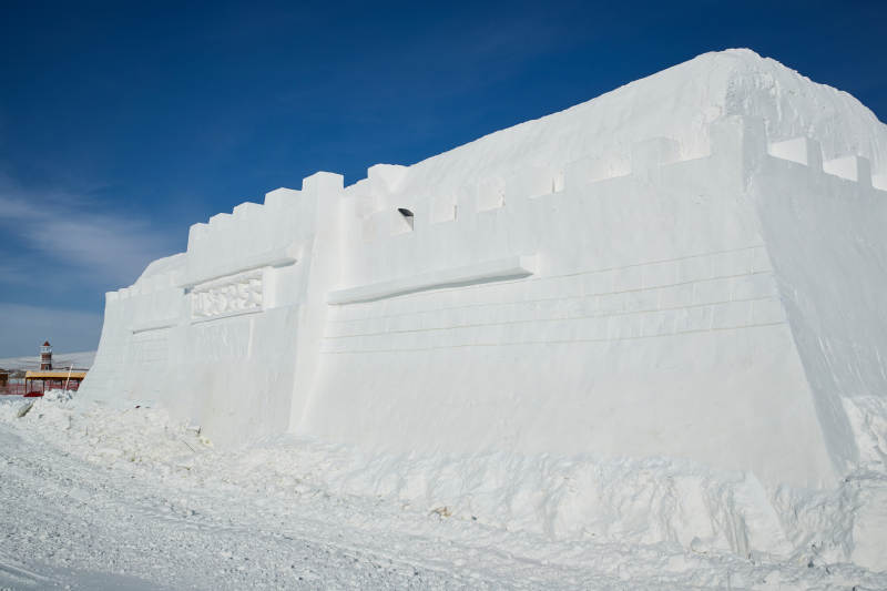 河北省张家口沽源县天鹅湖景区大型雪雕长城图片