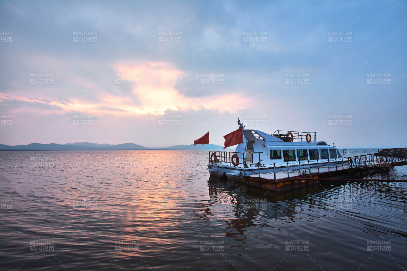 中国河北省张家口地区沽源县闪电湖景区夏天图片