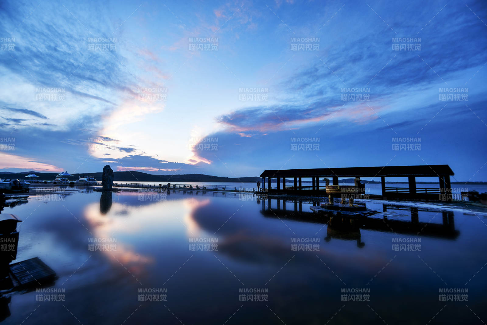 中国河北省张家口地区沽源县天鹅湖景区夏天图片