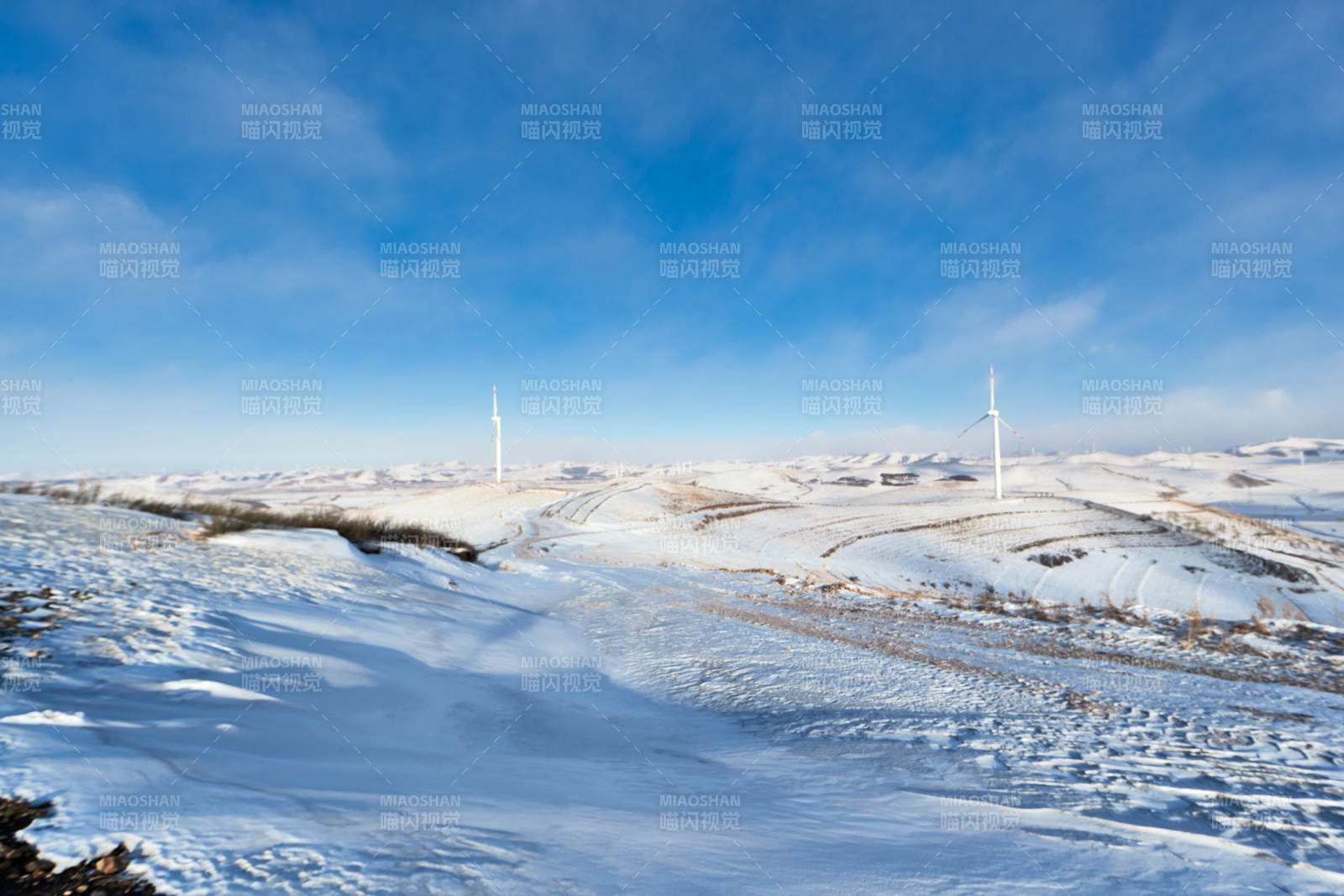 中国河北省张家口地区冬季草原天路景色图片
