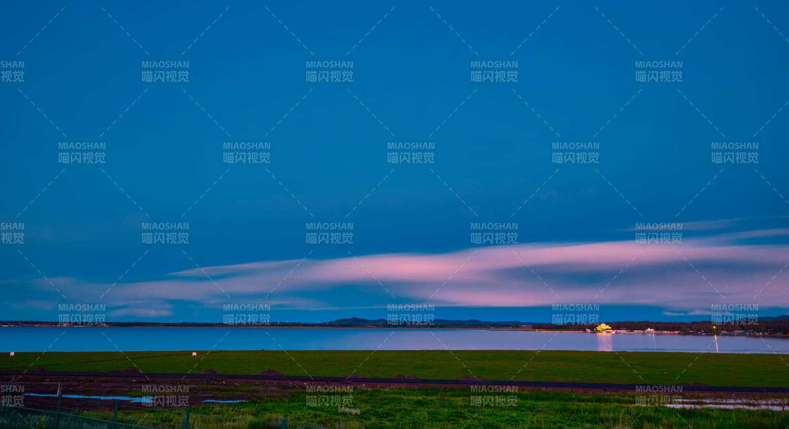 中国河北省张家口地区沽源县天鹅湖景区夏天图片