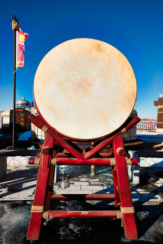 广场上的中国鼓图片