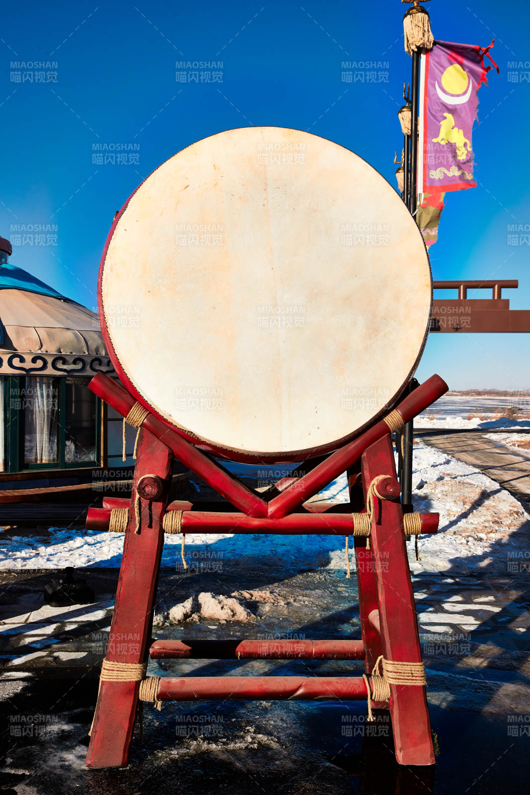 广场上的中国鼓图片