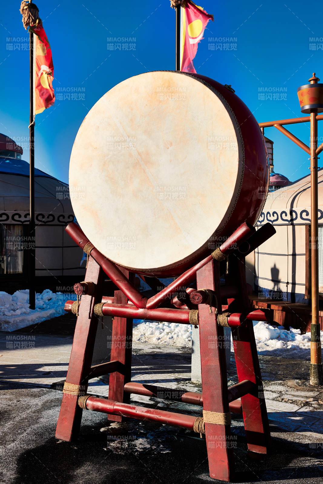 广场上的中国鼓图片