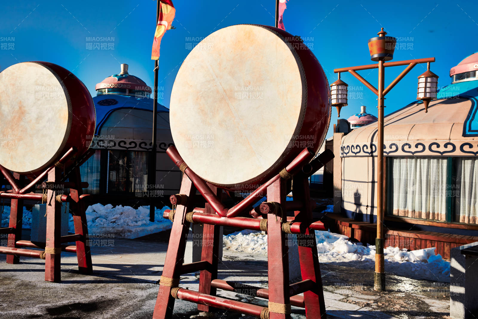 广场上的中国鼓图片