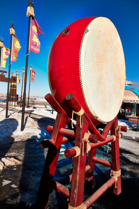 广场上的中国鼓图片