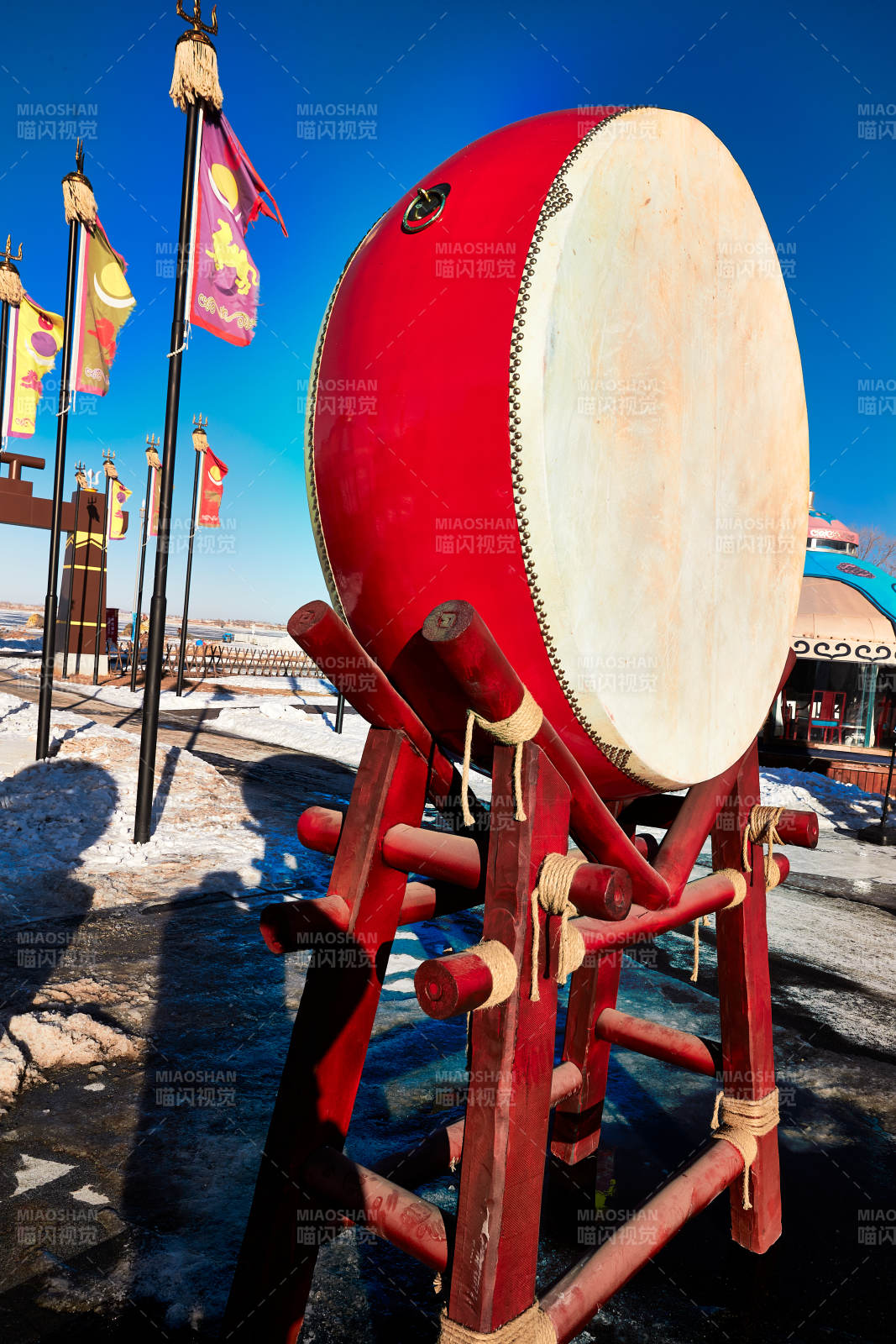 广场上的中国鼓图片