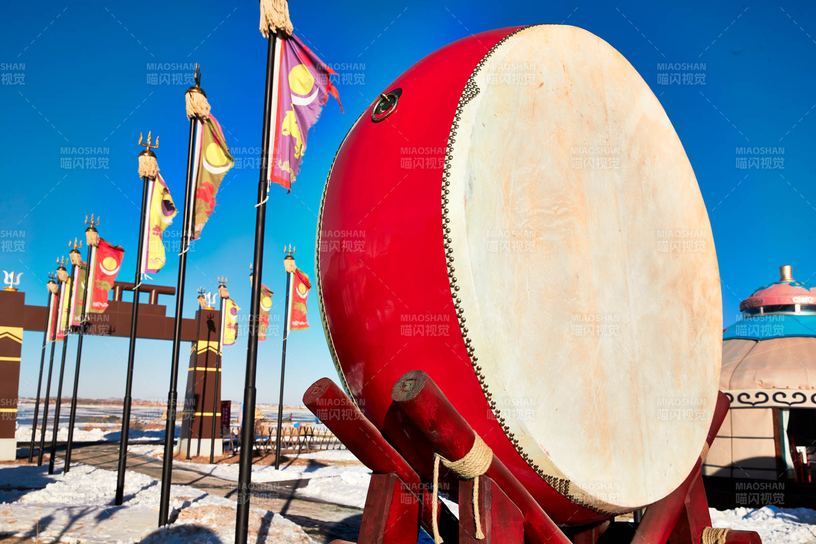广场上的中国鼓图片