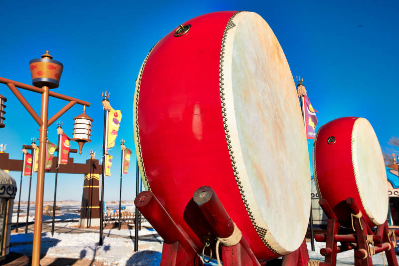 广场上的中国鼓图片