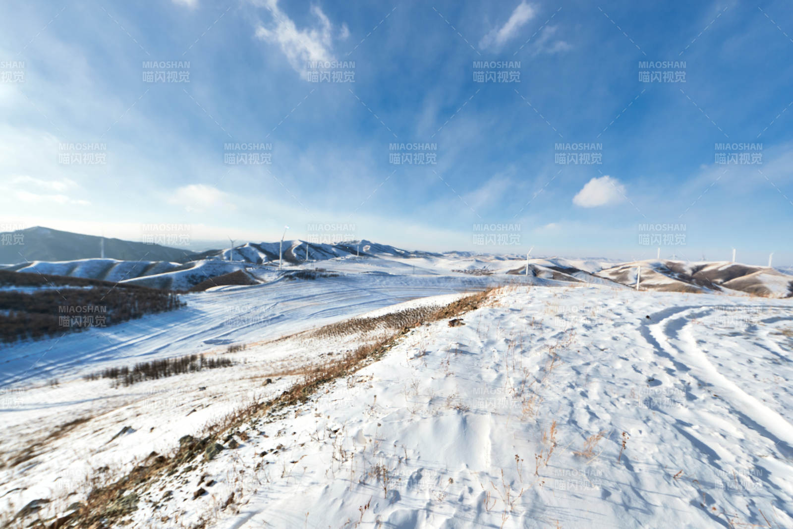 中国河北省张家口地区冬季草原天路景色图片