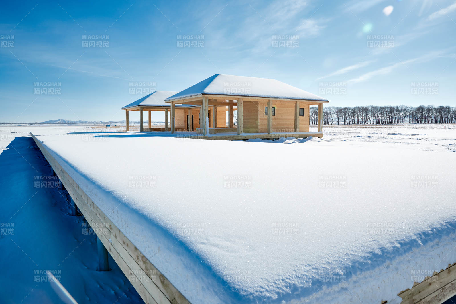 大雪过后的户外木屋图片