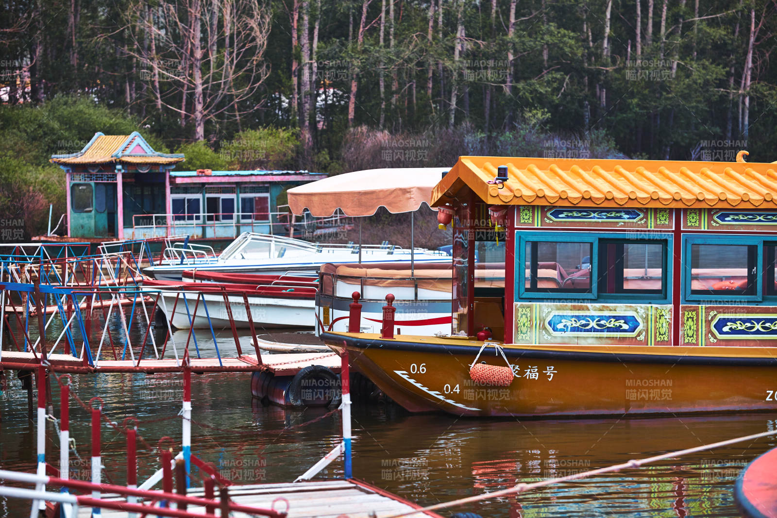 中国河北省张家口地区沽源县闪电湖景区夏天图片