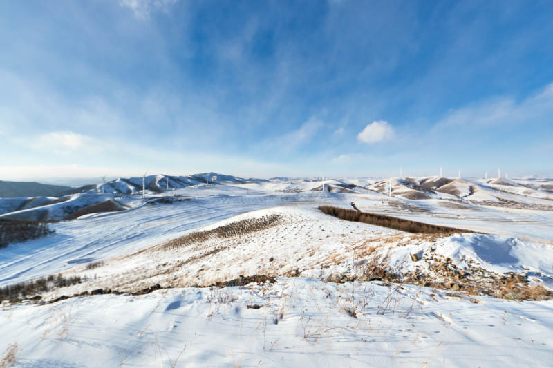中国河北省张家口地区冬季草原天路景色图片