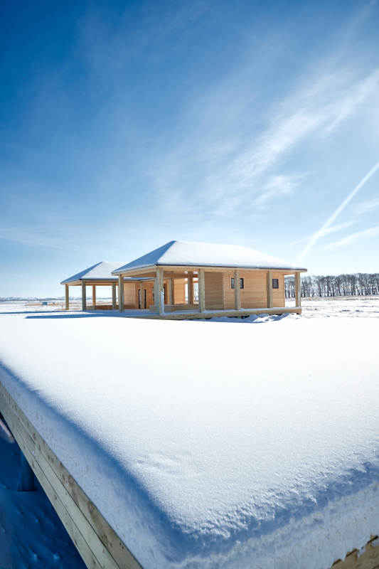 大雪过后的户外木屋图片