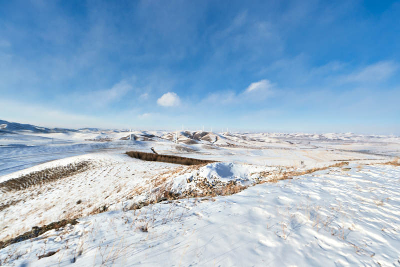 中国河北省张家口地区冬季草原天路景色图片