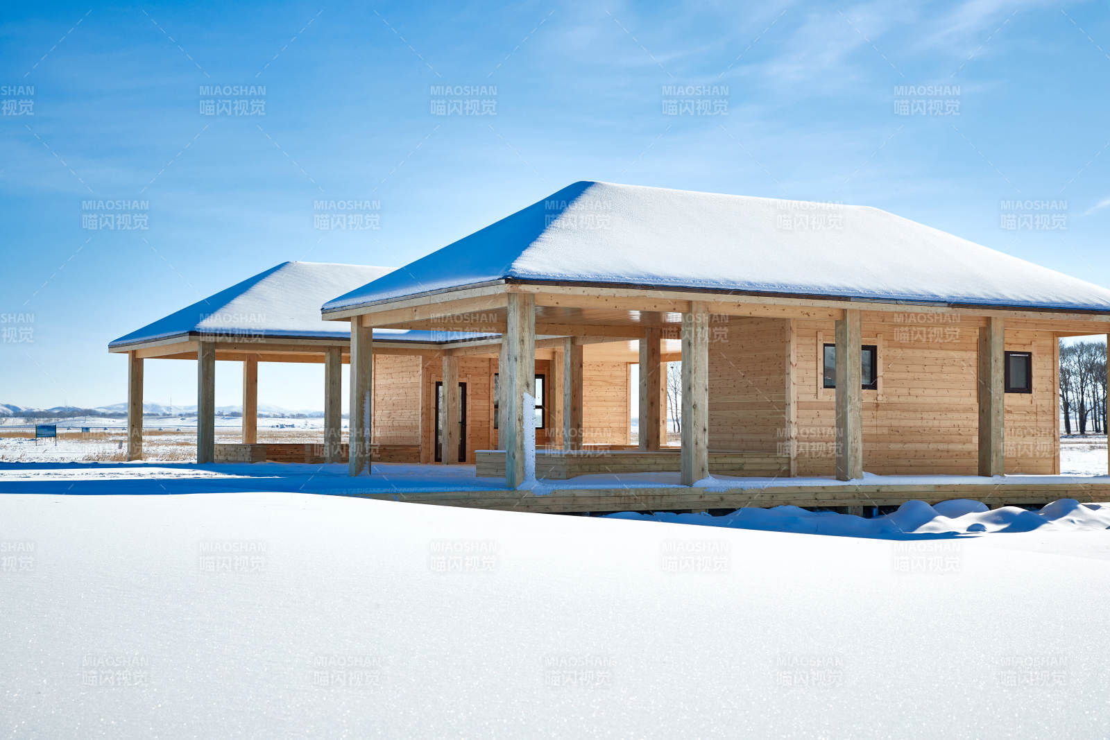 大雪过后的户外木屋图片