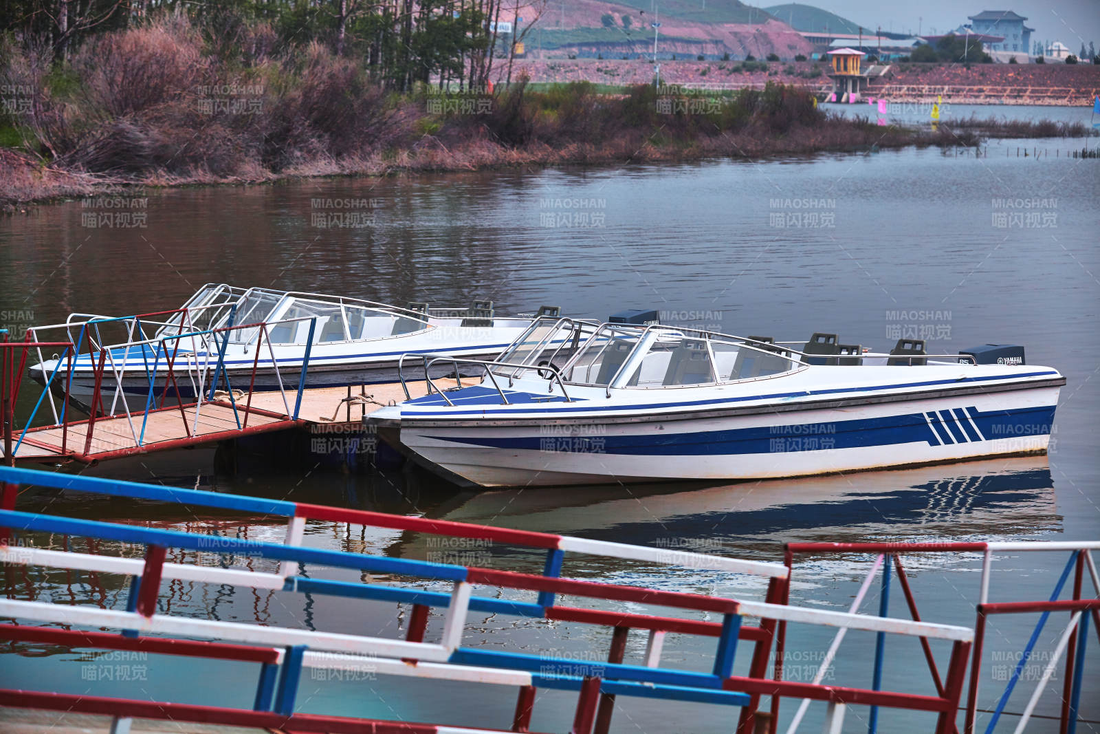 中国河北省张家口地区沽源县闪电湖景区夏天图片