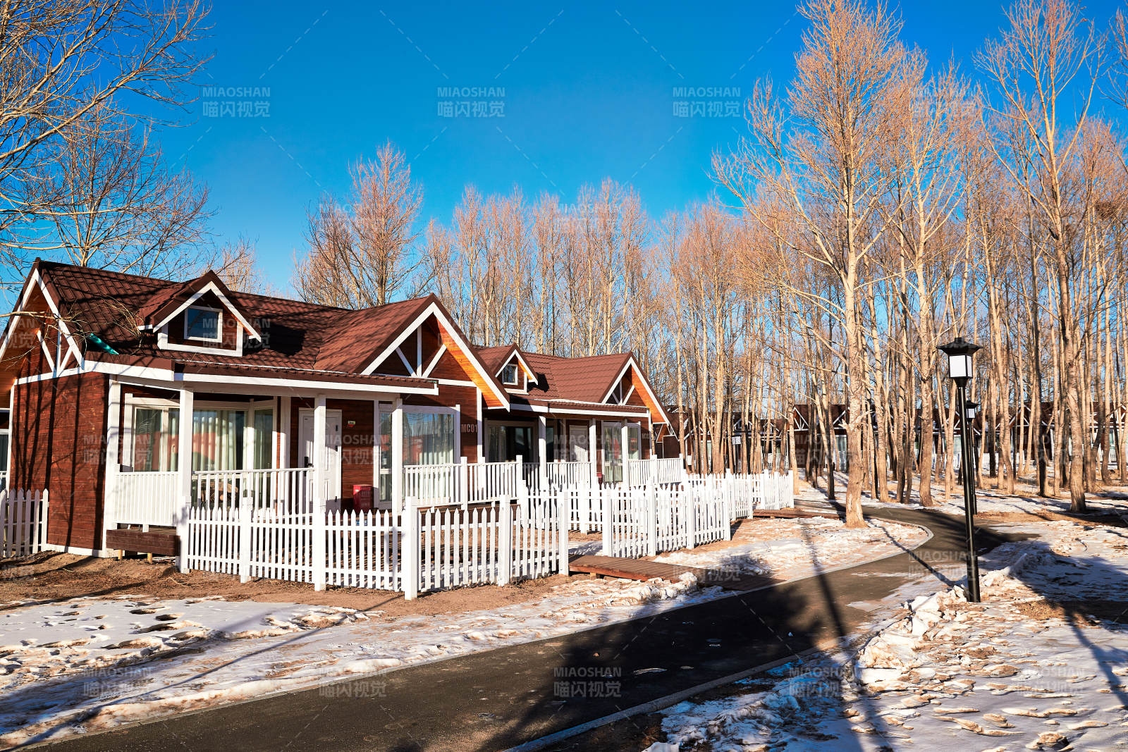 中国河北张家口库伦淖景区木屋别墅建筑群图片