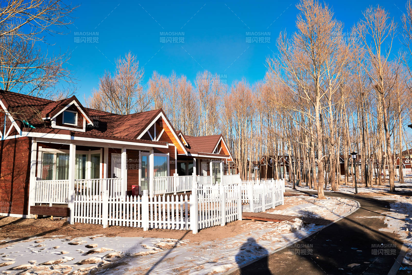 中国河北张家口库伦淖景区木屋别墅建筑群图片