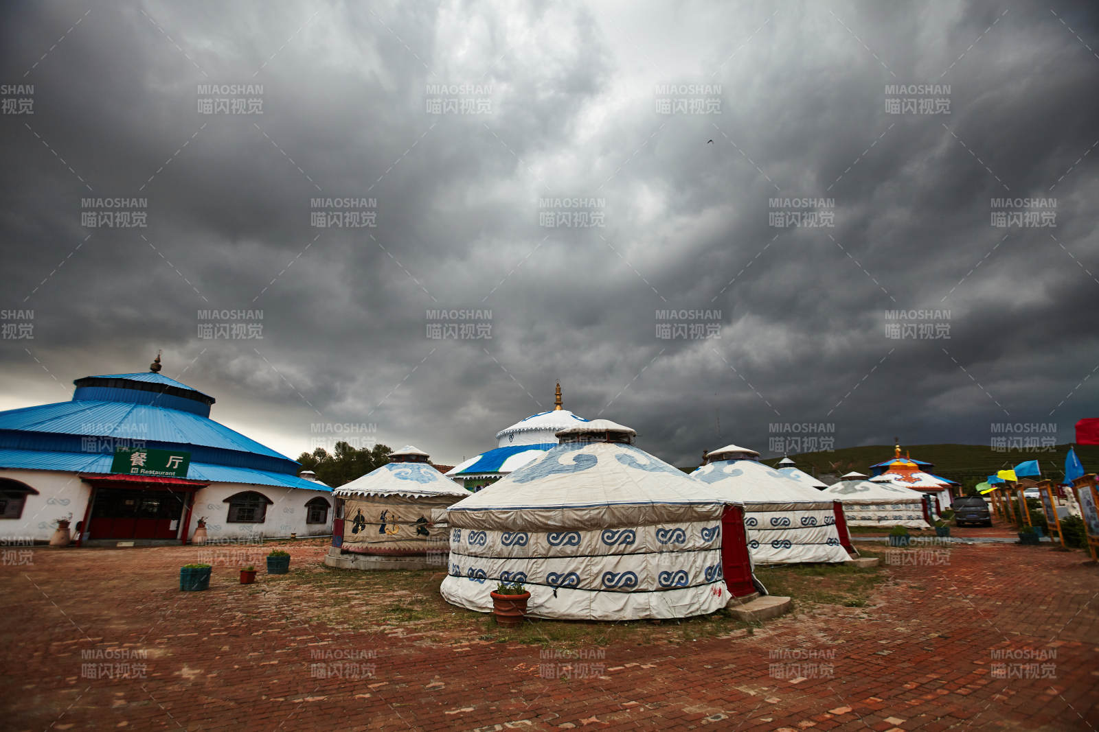中国河北省沽源县闪电湖景区蒙古包大帐图片