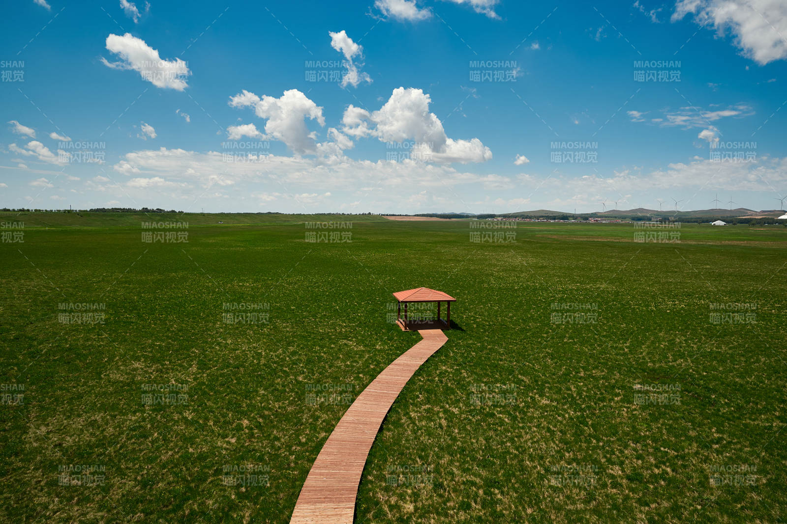 中国河北省张家口沽源县天鹅湖景区湿地花海图片