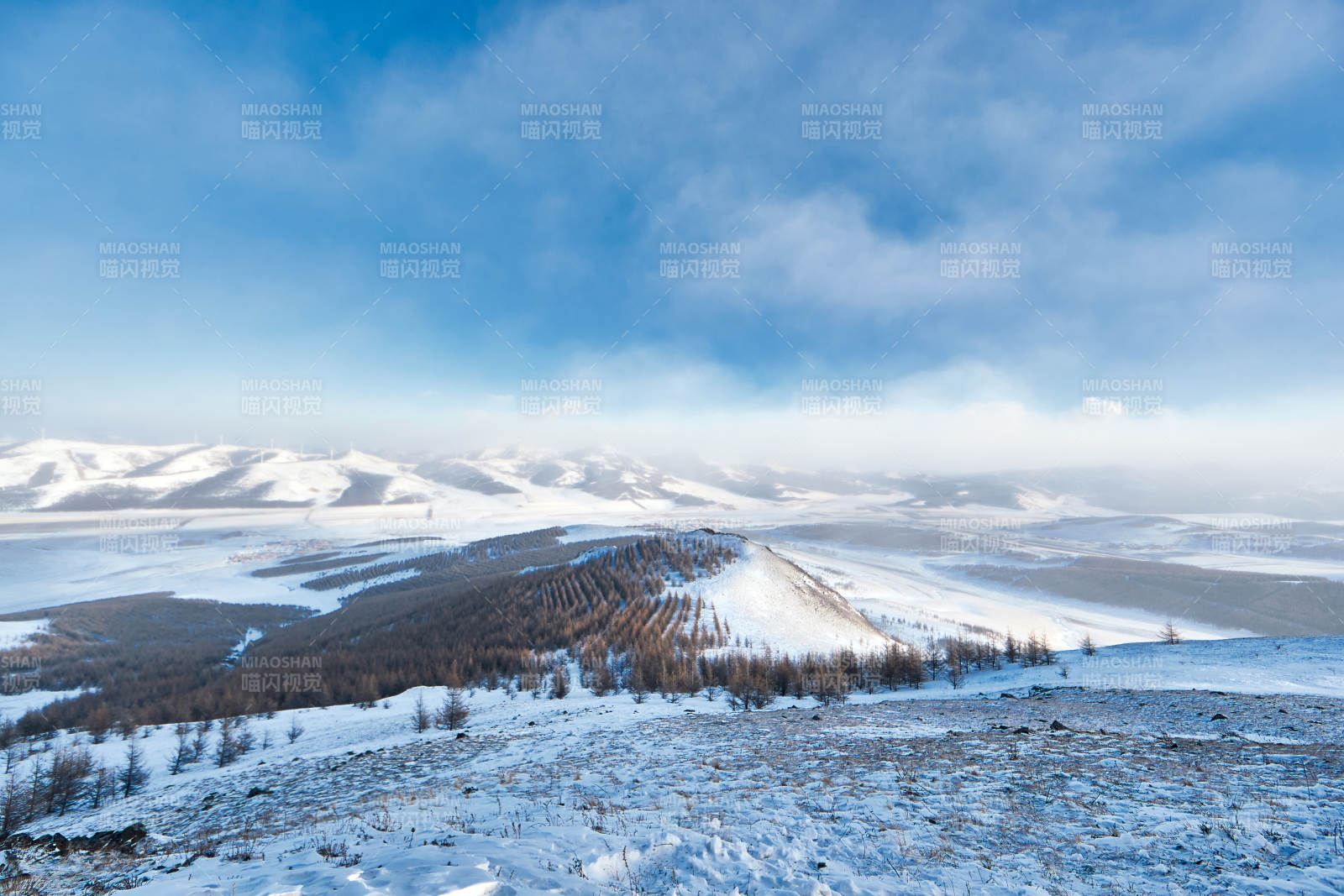 中国河北省张家口地区冬季草原天路景色图片
