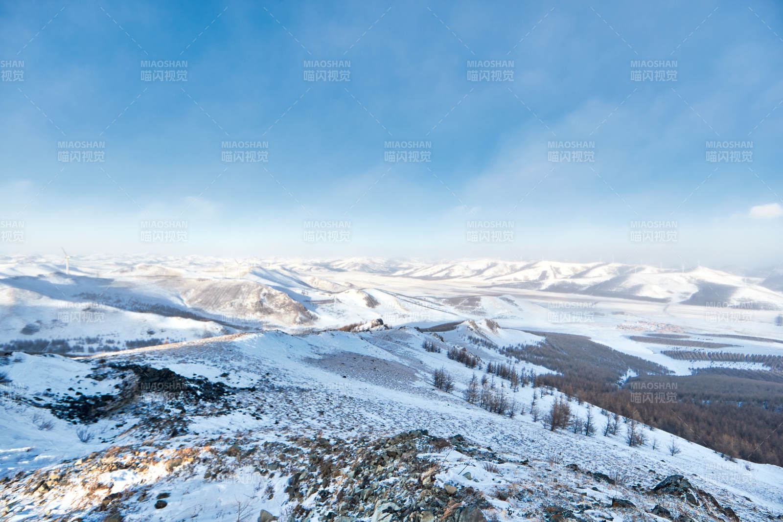 中国河北省张家口地区冬季草原天路景色图片