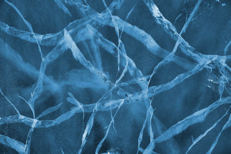 冬天冻结的湖面冰层花纹图片