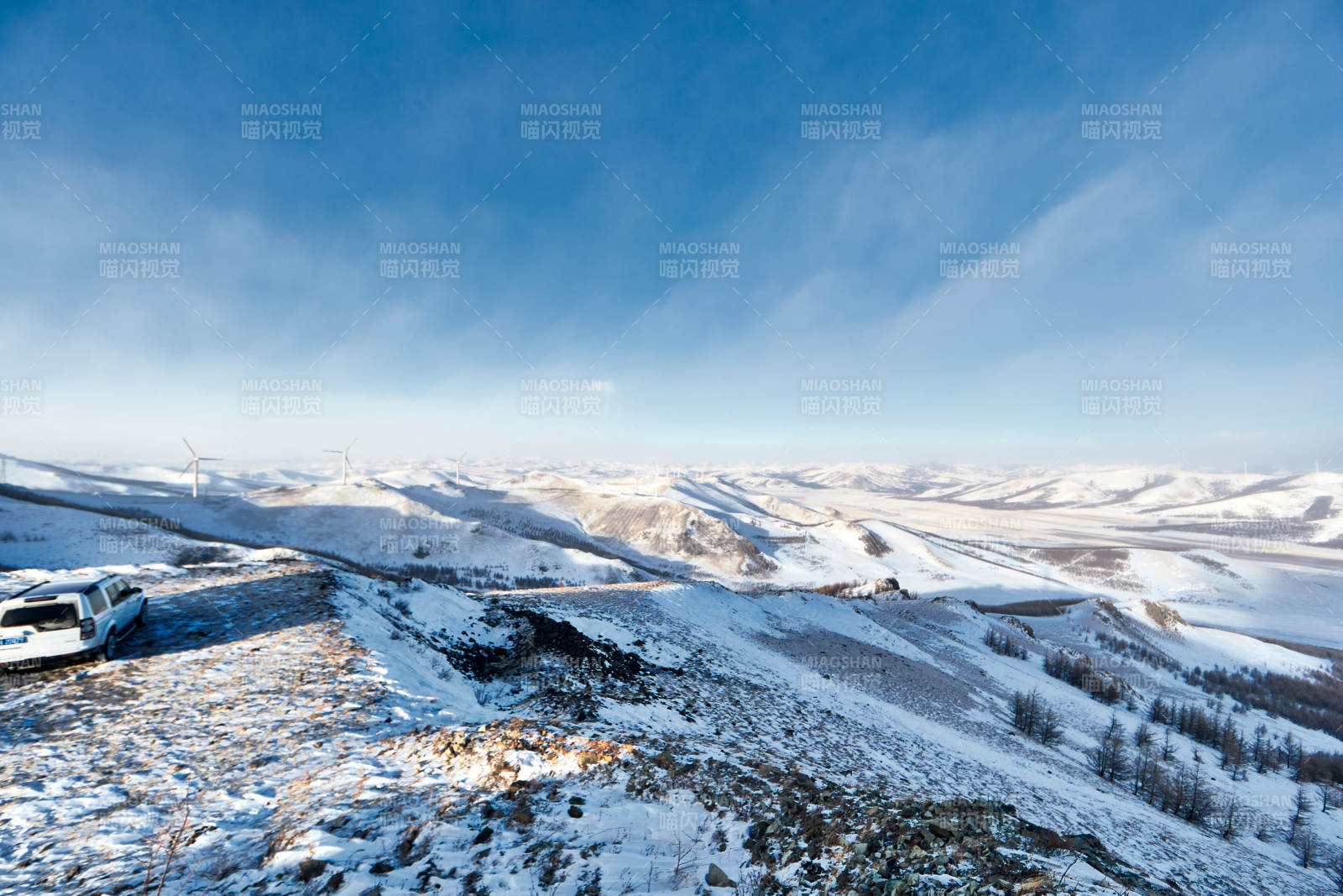 中国河北省张家口地区冬季草原天路景色图片