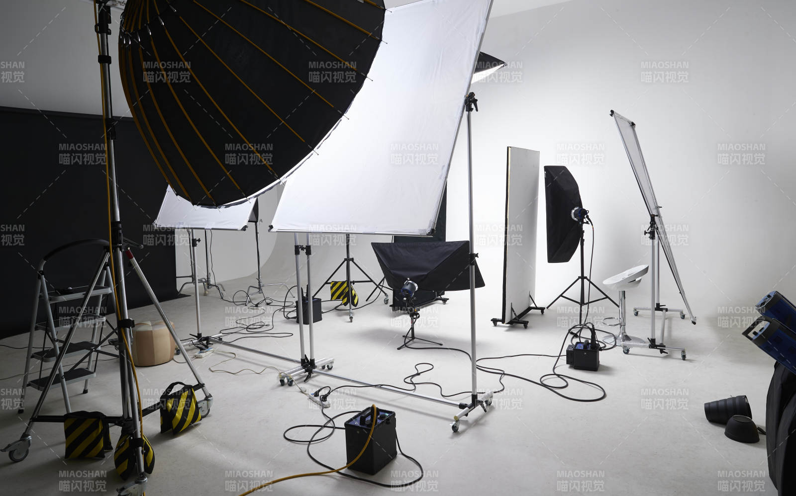 拍摄中的摄影棚图片