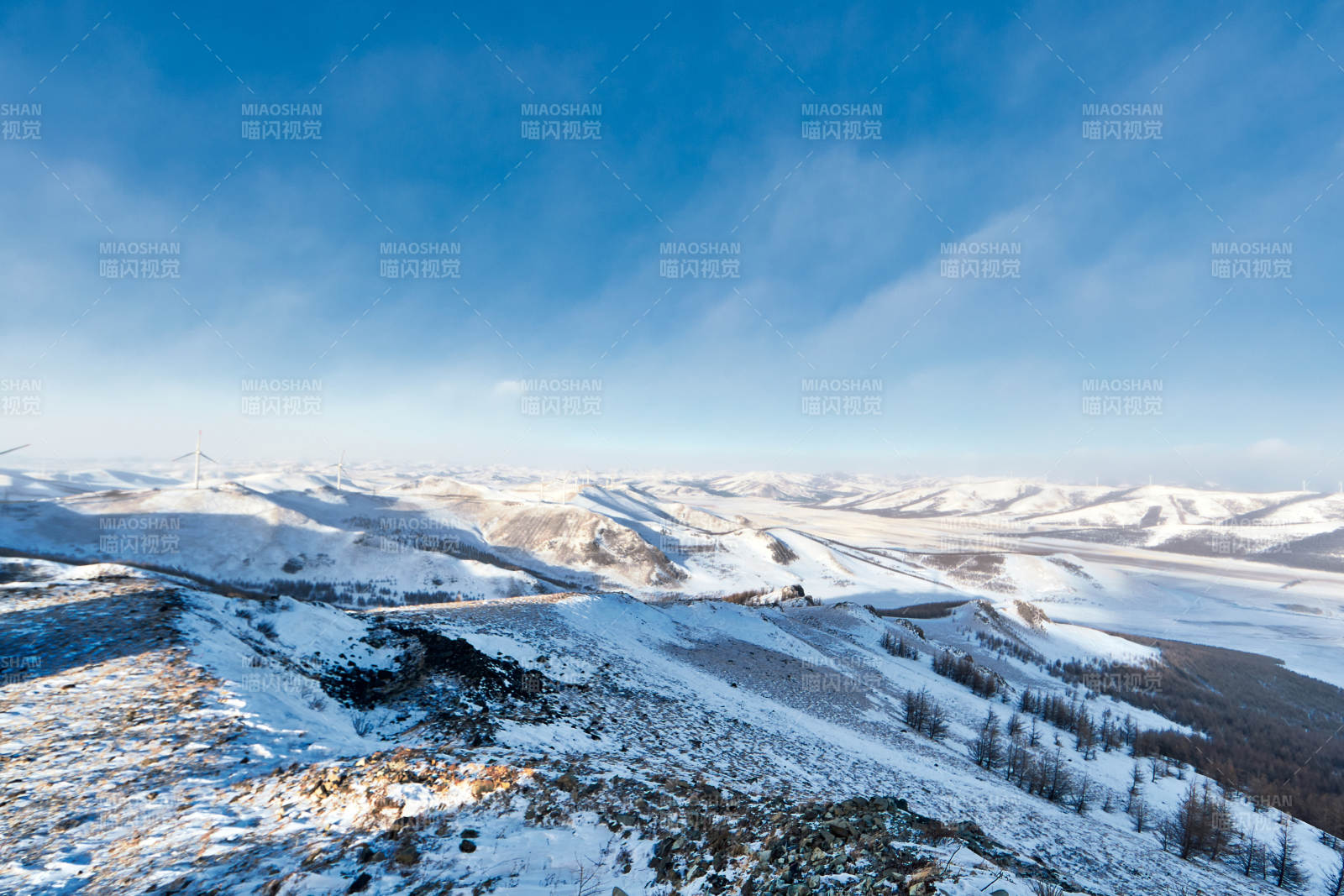 中国河北省张家口地区冬季草原天路景色图片