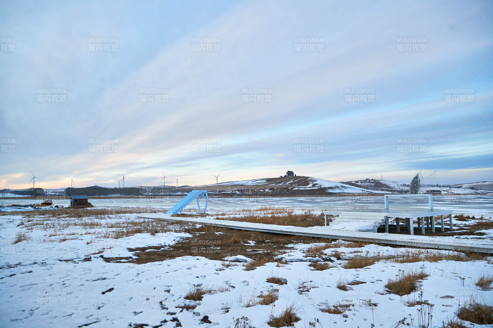 中国河北省沽源县库伦淖湖冬季冰上风光图片