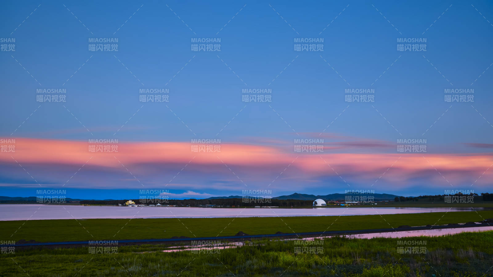 中国河北省张家口地区沽源县天鹅湖景区夏天图片