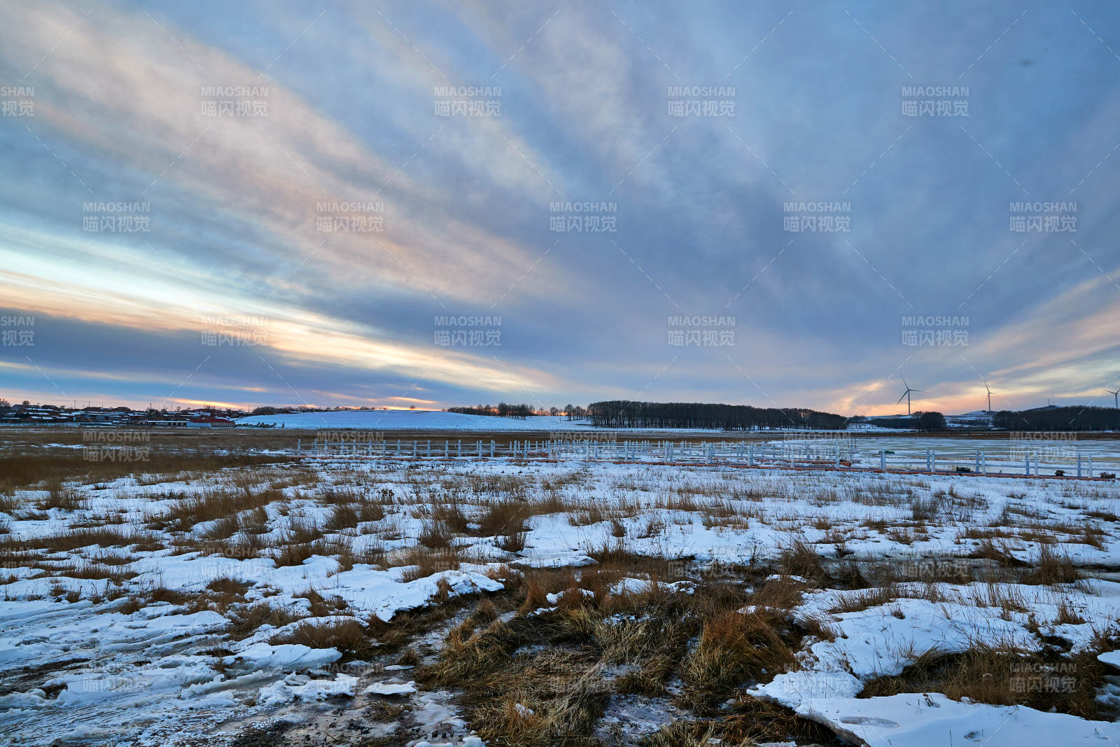 中国河北省沽源县库伦淖湖冬季冰上风光图片
