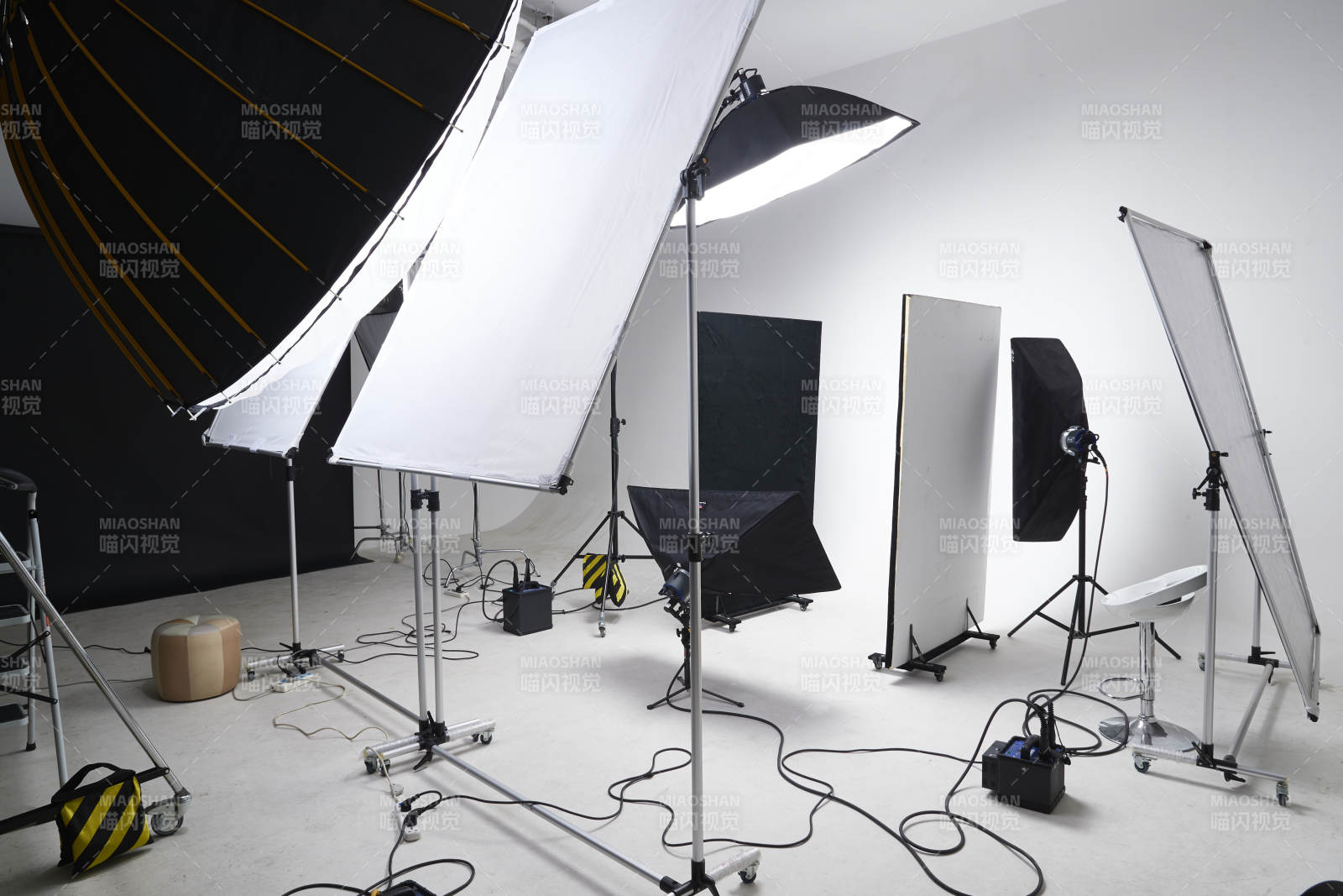 拍摄中的摄影棚图片