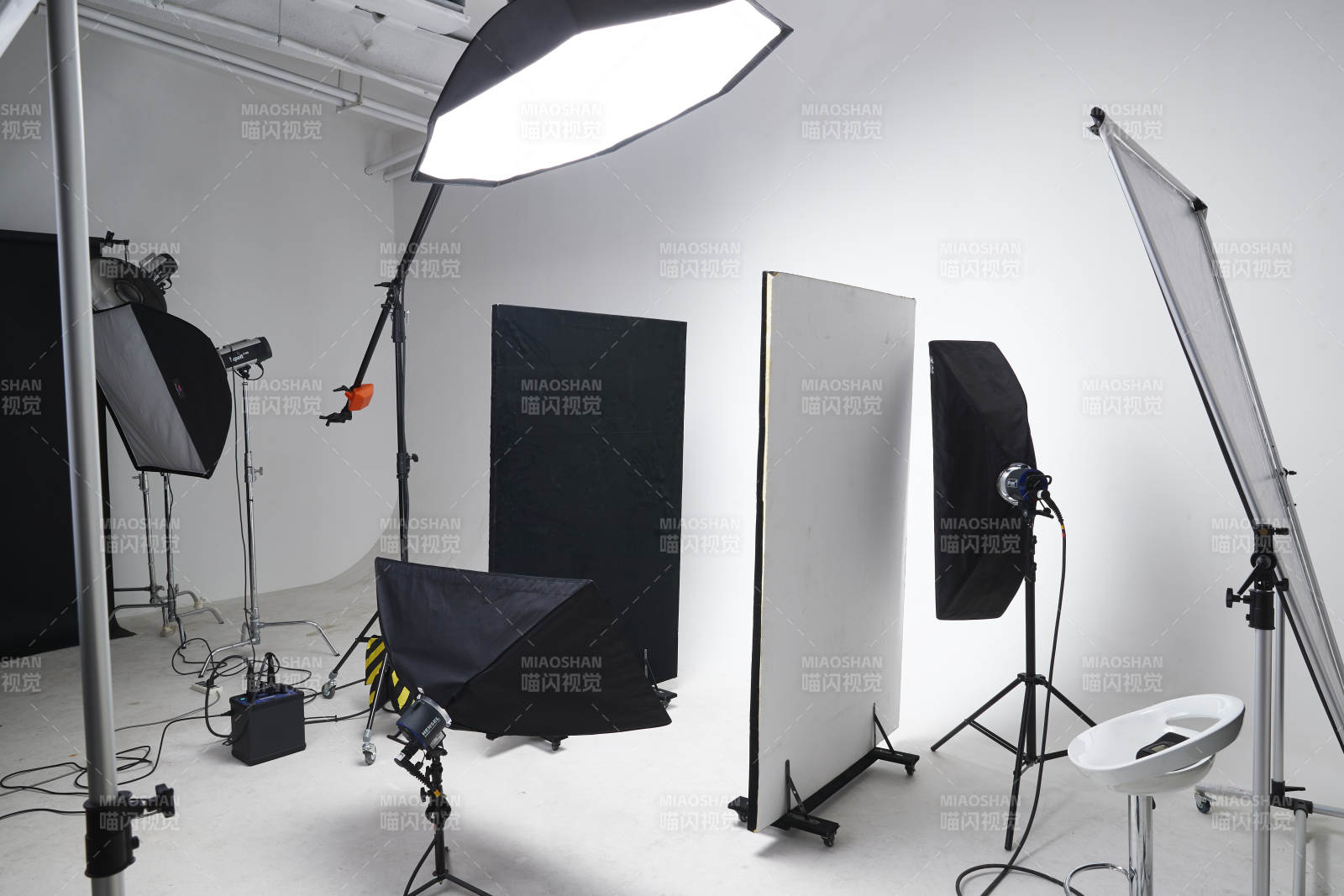 拍摄中的摄影棚图片