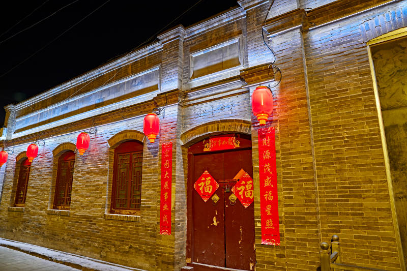 中国河北省张家口市堡子里景区夜景图片