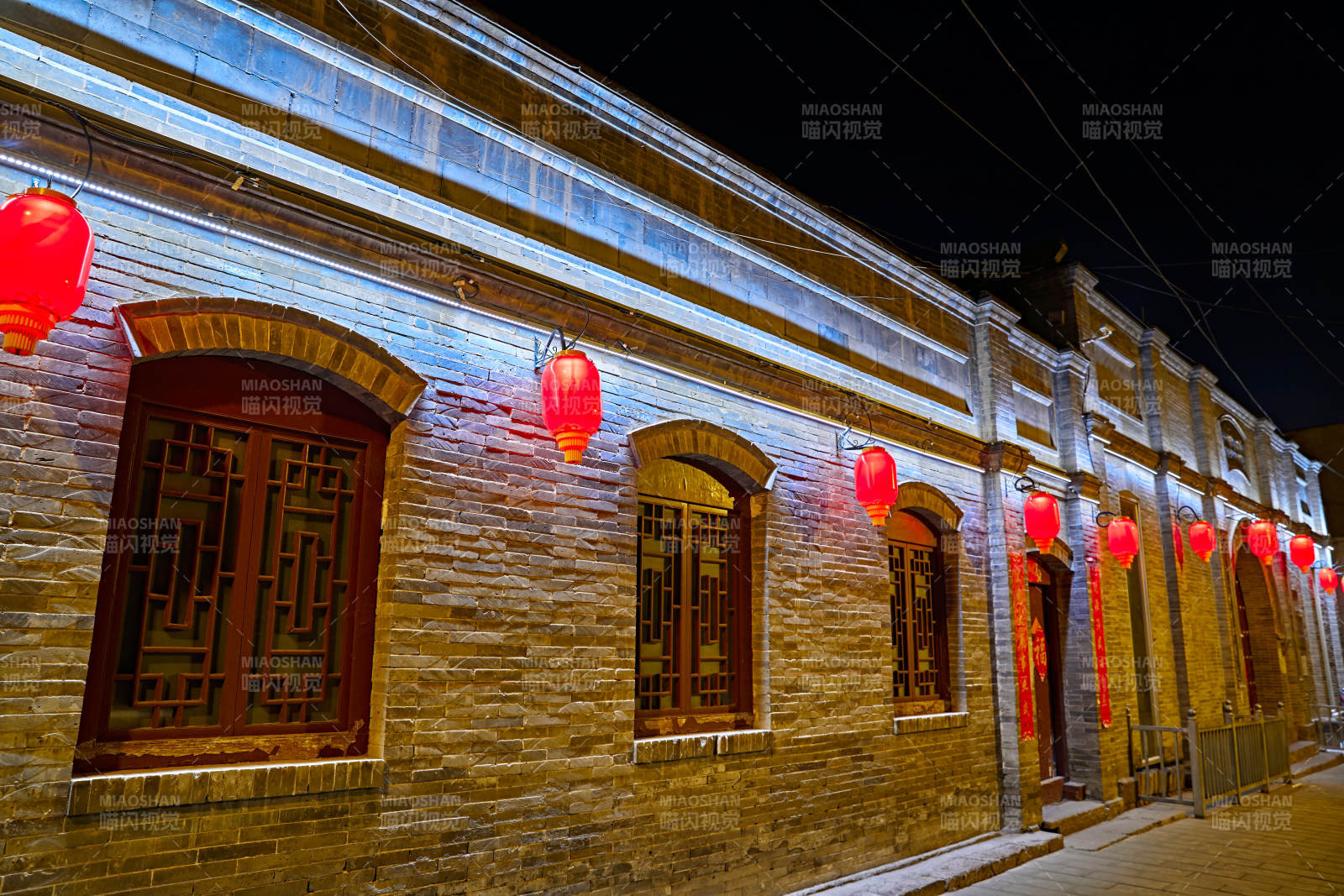 中国河北省张家口市堡子里景区夜景图片