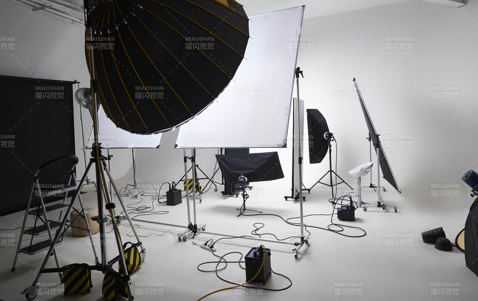 拍摄中的摄影棚图片