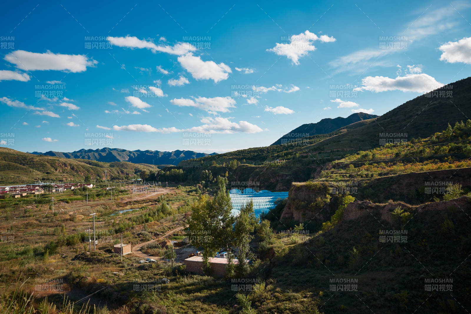 中国河北省张家口市崇礼县四杆旗村蔬菜大棚种植图片