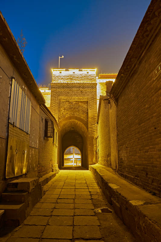 中国河北省张家口市堡子里景区夜景图片