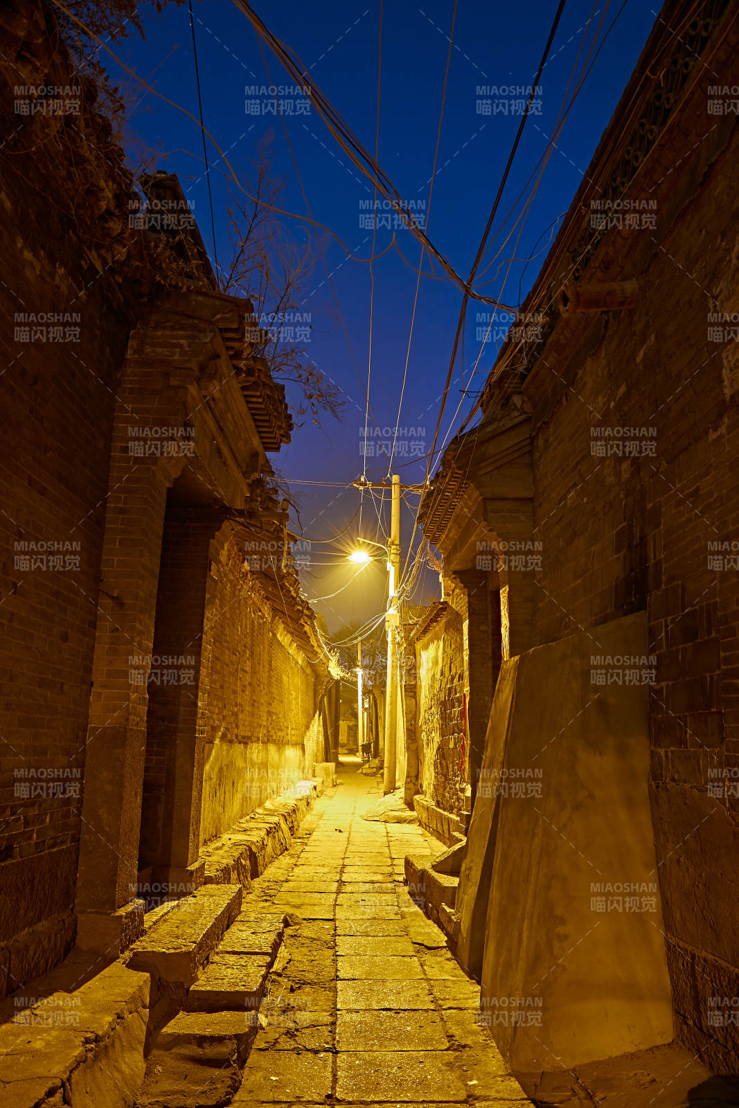 中国河北省张家口市堡子里景区夜景图片