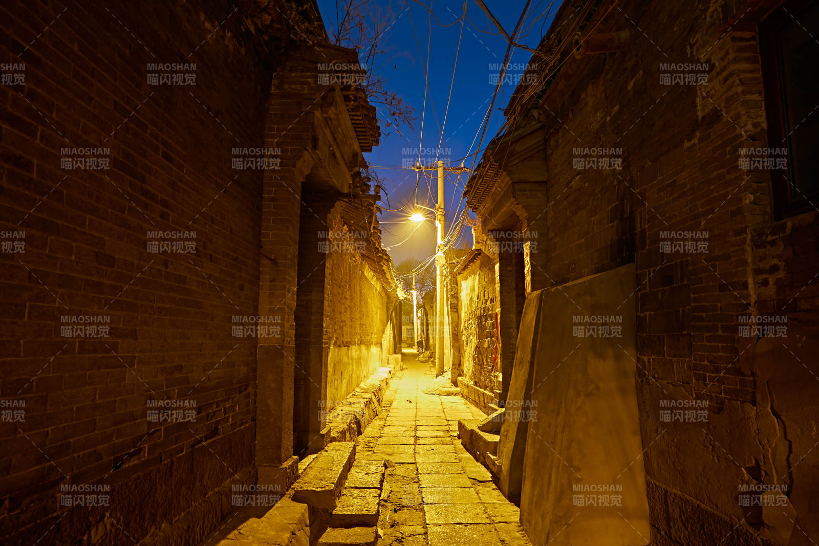 中国河北省张家口市堡子里景区夜景图片