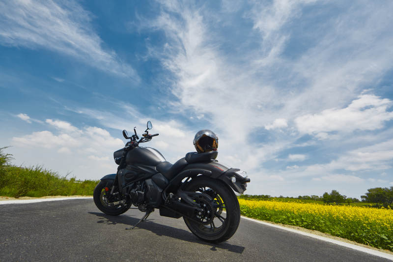 中国河北省张家口沽源县天鹅湖景区油菜花田图片
