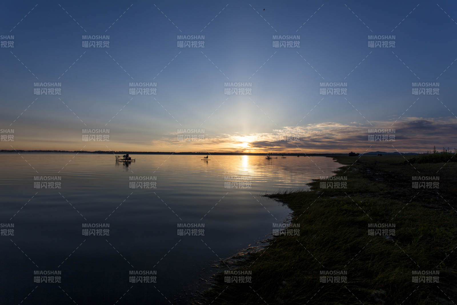 中国河北省张家口地区沽源县天鹅湖景区日出图片