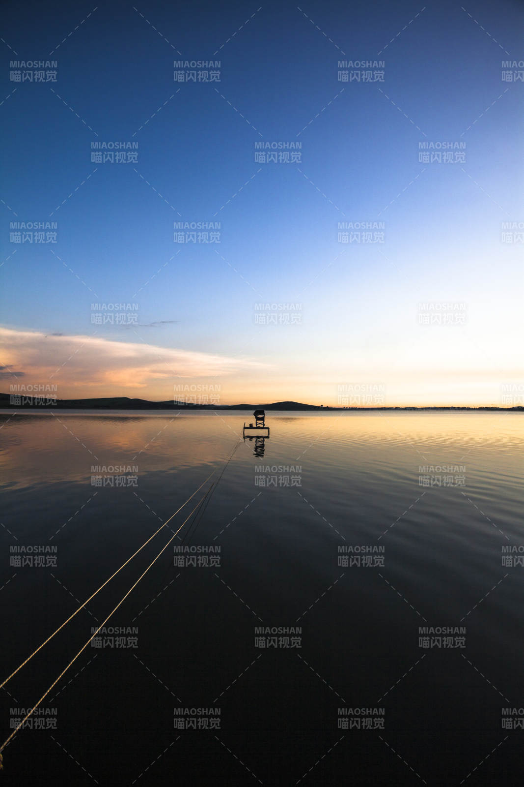 中国河北省张家口地区沽源县天鹅湖景区日出图片