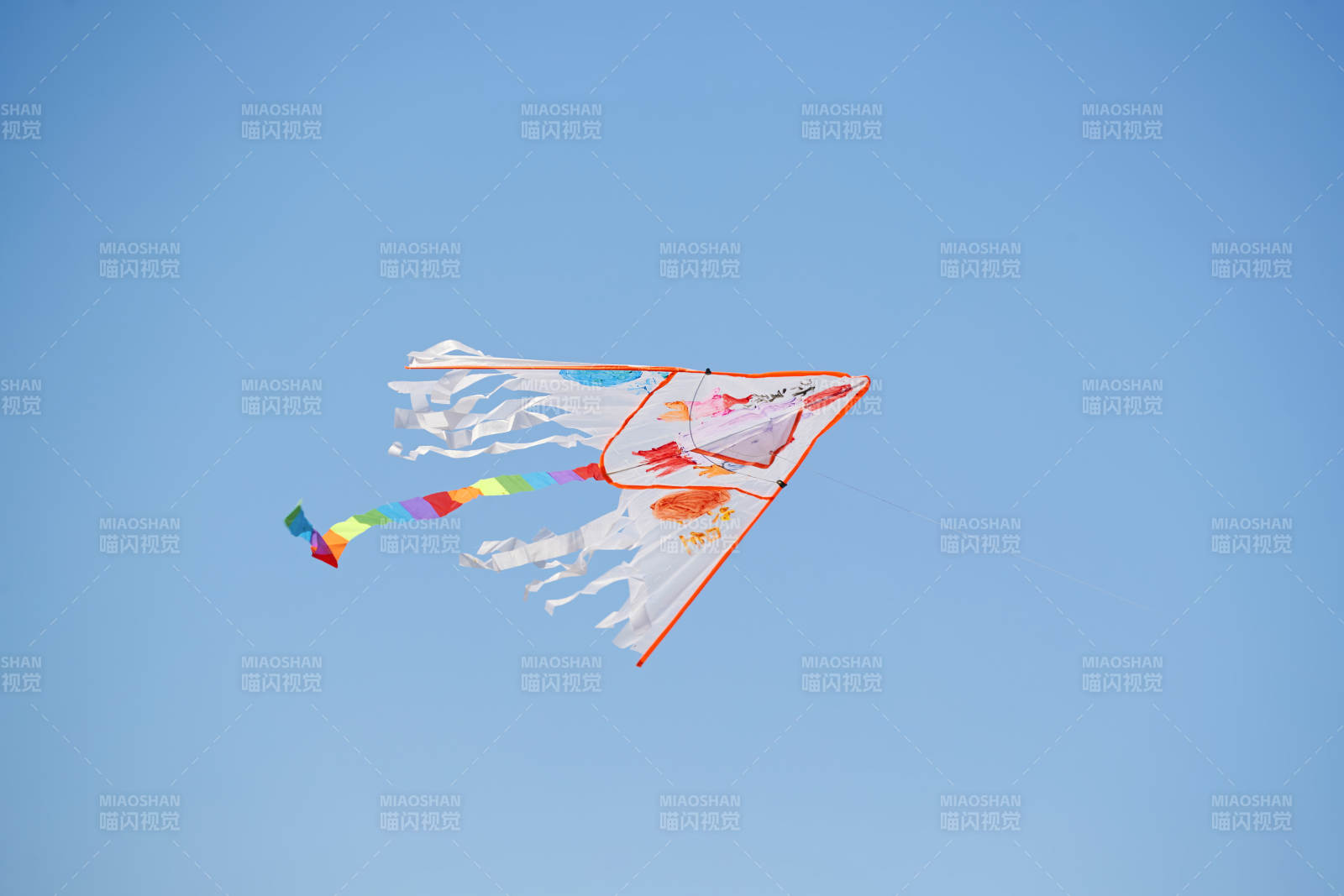 坝上草原风筝节上天空飞舞的风筝图片