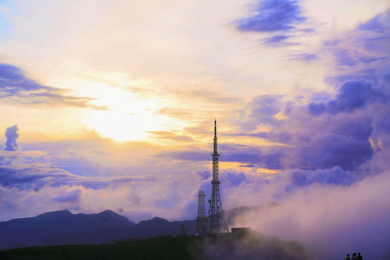 云海日出塔影图片