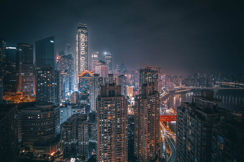 夜幕下的城市灯火图片