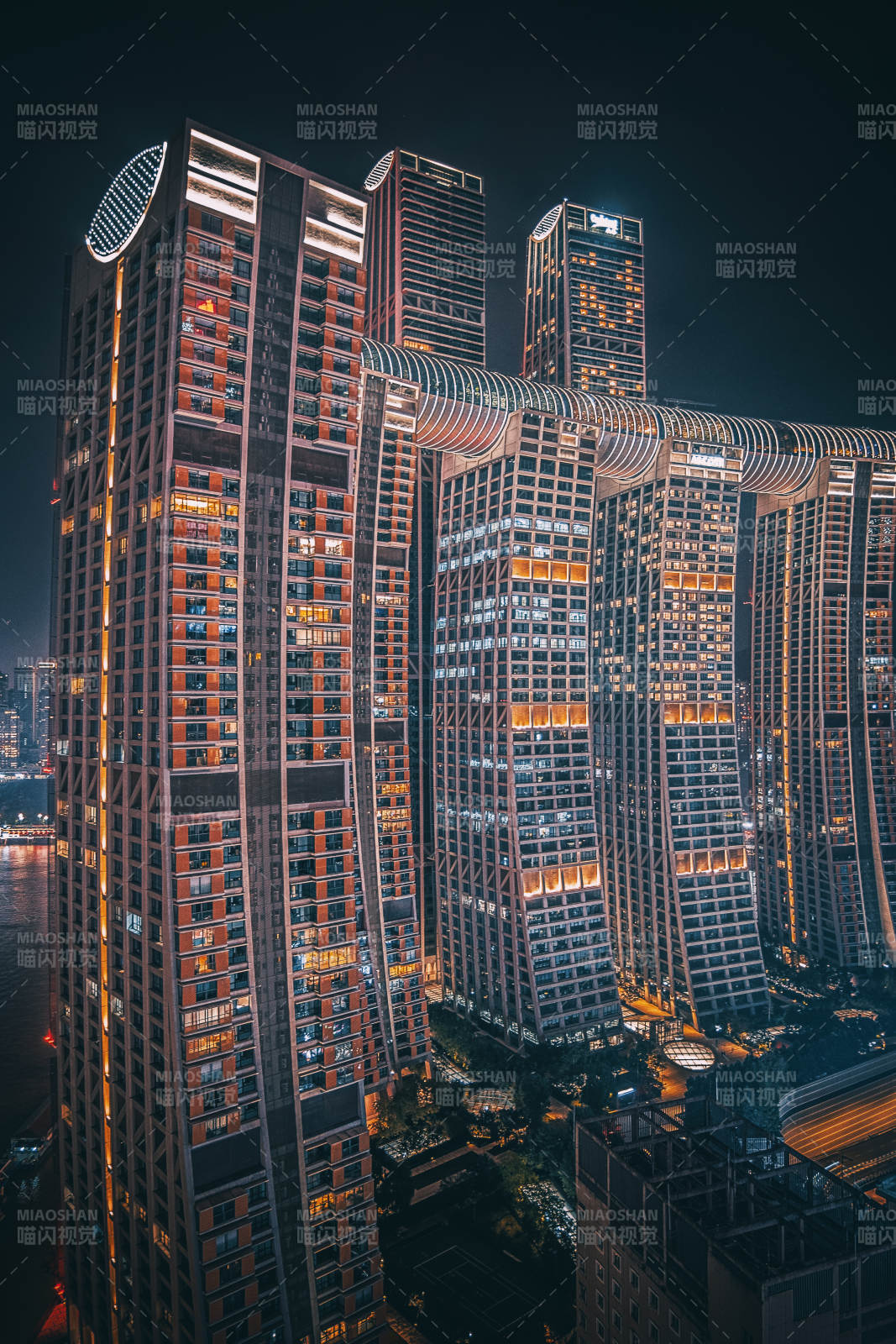 夜幕下的城市之光图片